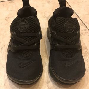 Nike sneakers in black